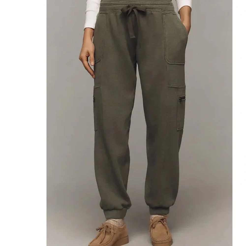 Powder Packed Pants
DAILY PRACTICE BY ANTHROPOLOGIE
NWT
Color- Green - Picture 5 of 7